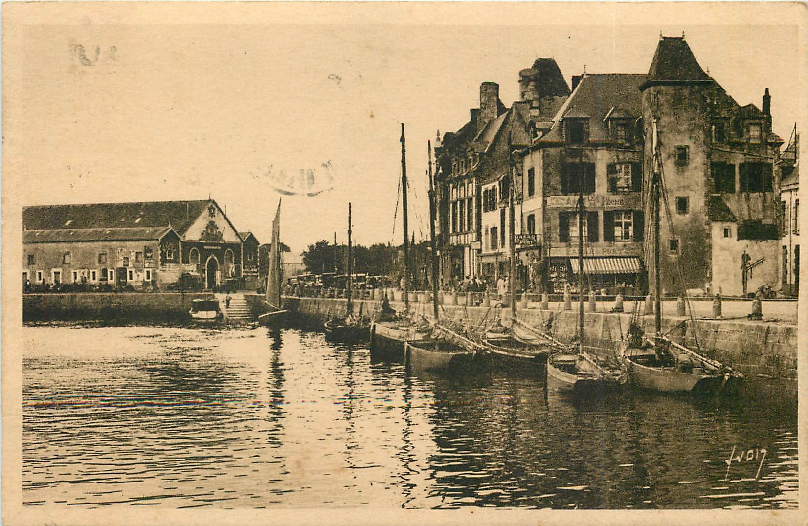 CPA Le croisic loire inf Quai d'Aiguillon Le Port Bateaux