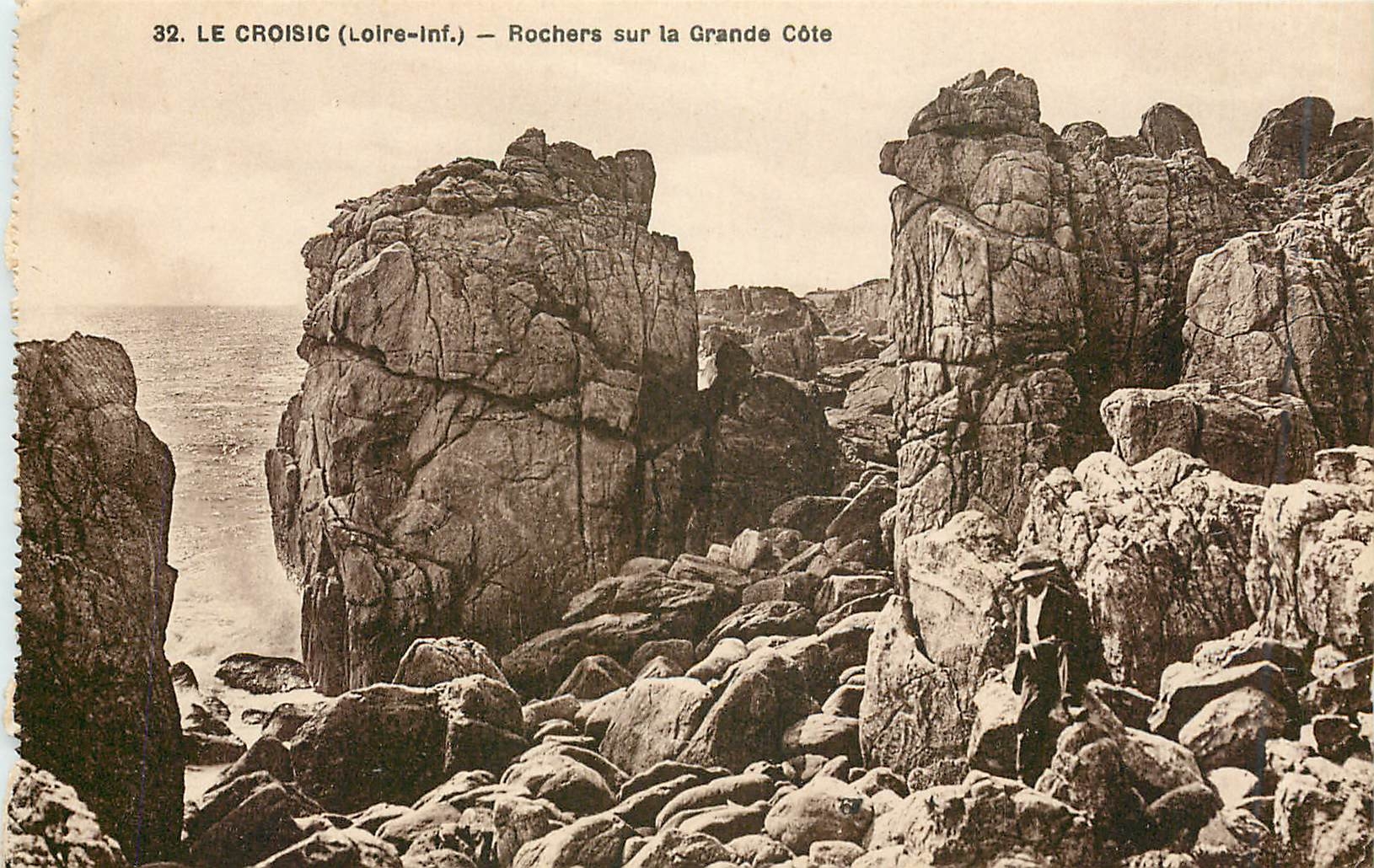 CPA Le croisic loire inf Rochers sur la Grande cote