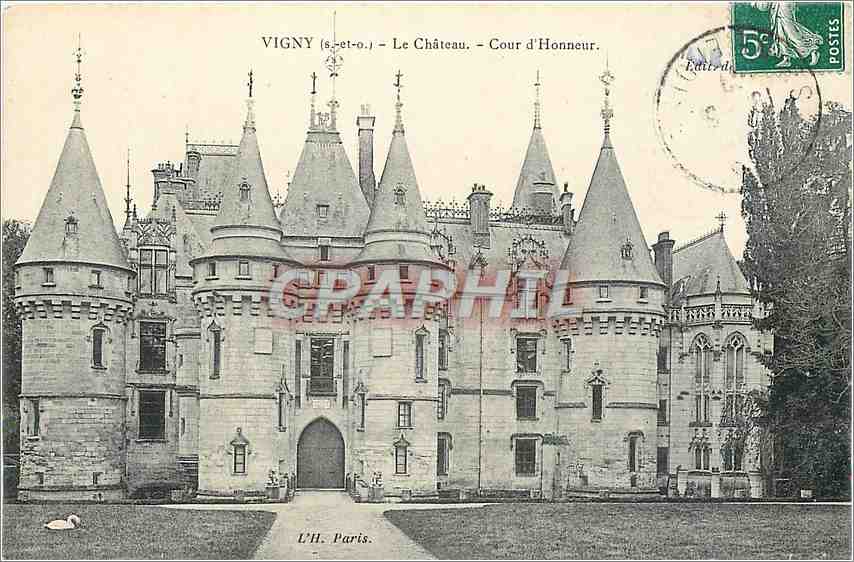 CPA Vigny s et o le chateau Cour d'honneur