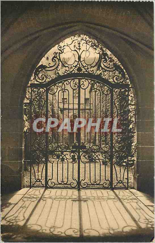 CPA abbaye de Royaumont - Asniere-sur-Oise cour de la maison des hotes