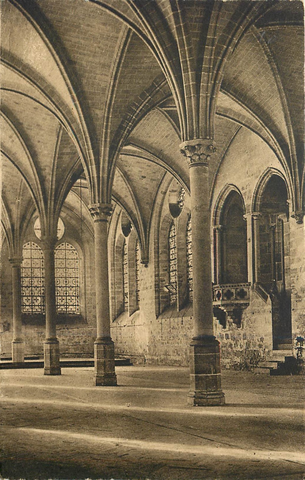 CPA Abbaye de Royaumont Asniere-sur-Oise ancien refectoire