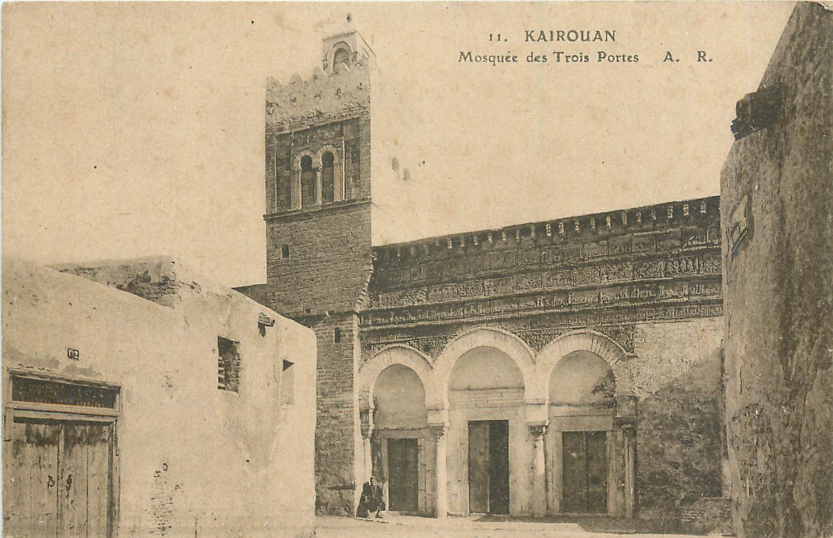 CPA Kairouan mosquee es trois Portes AR