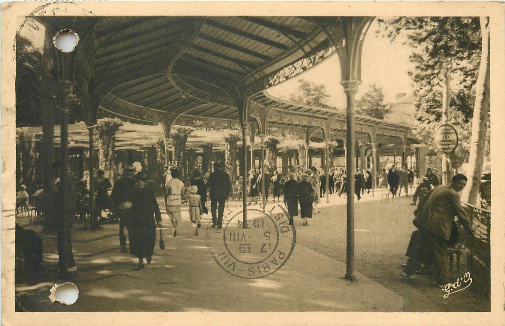 CPA Vichy Allee couverte et Pergolas du Parc