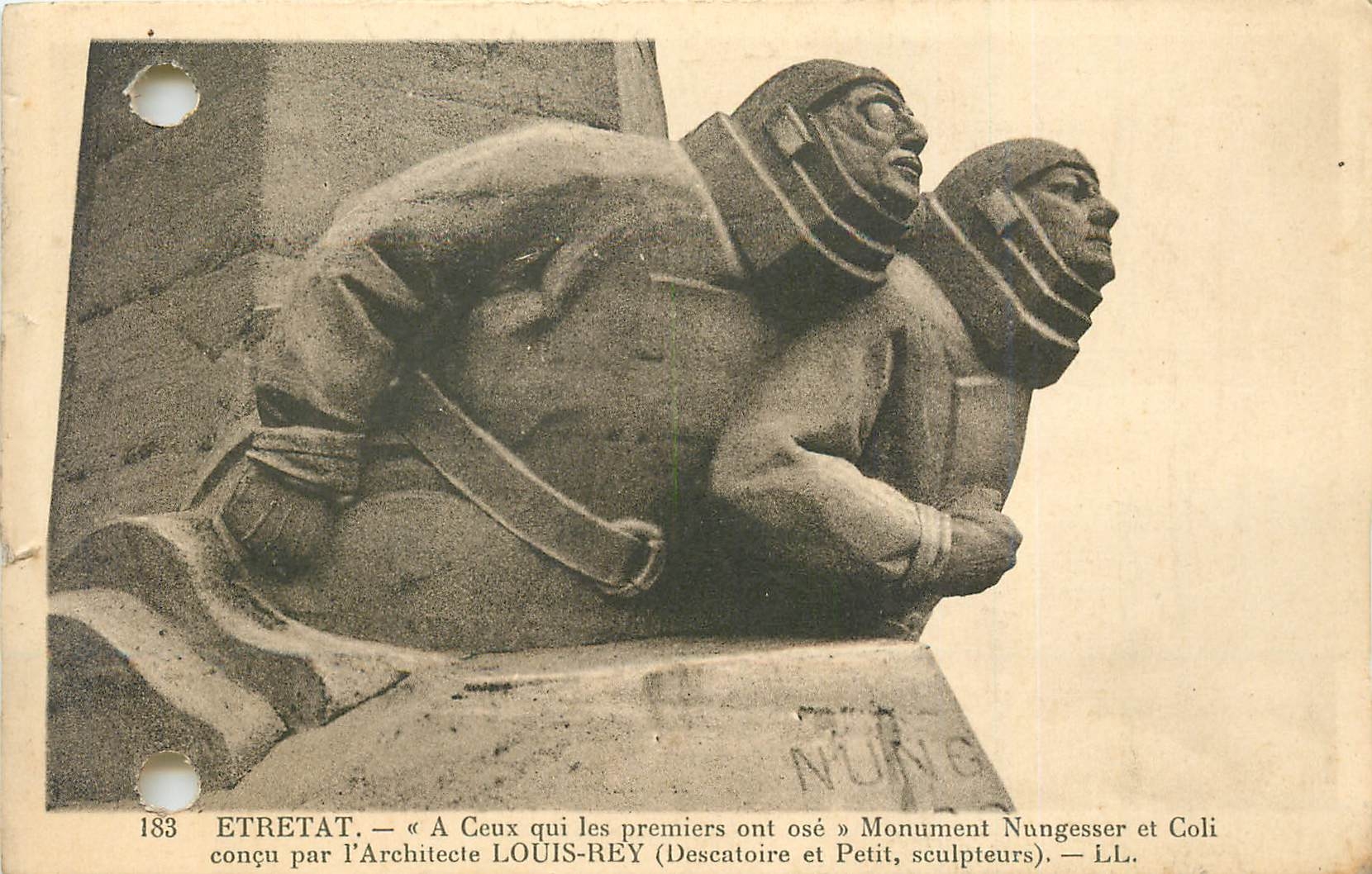 CPA Etretat a ceux qui les primiers qui ont ose Monument Nungreser et Coli concu par l'Architecte Lo