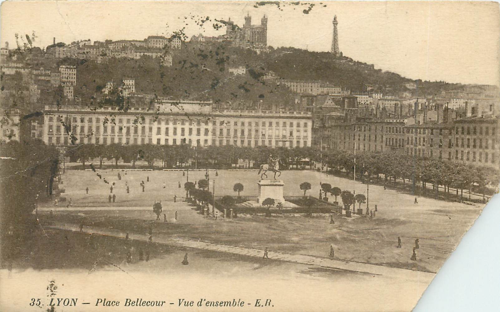 CPA Lyon Place bellecour Vue d'ensemble ER
