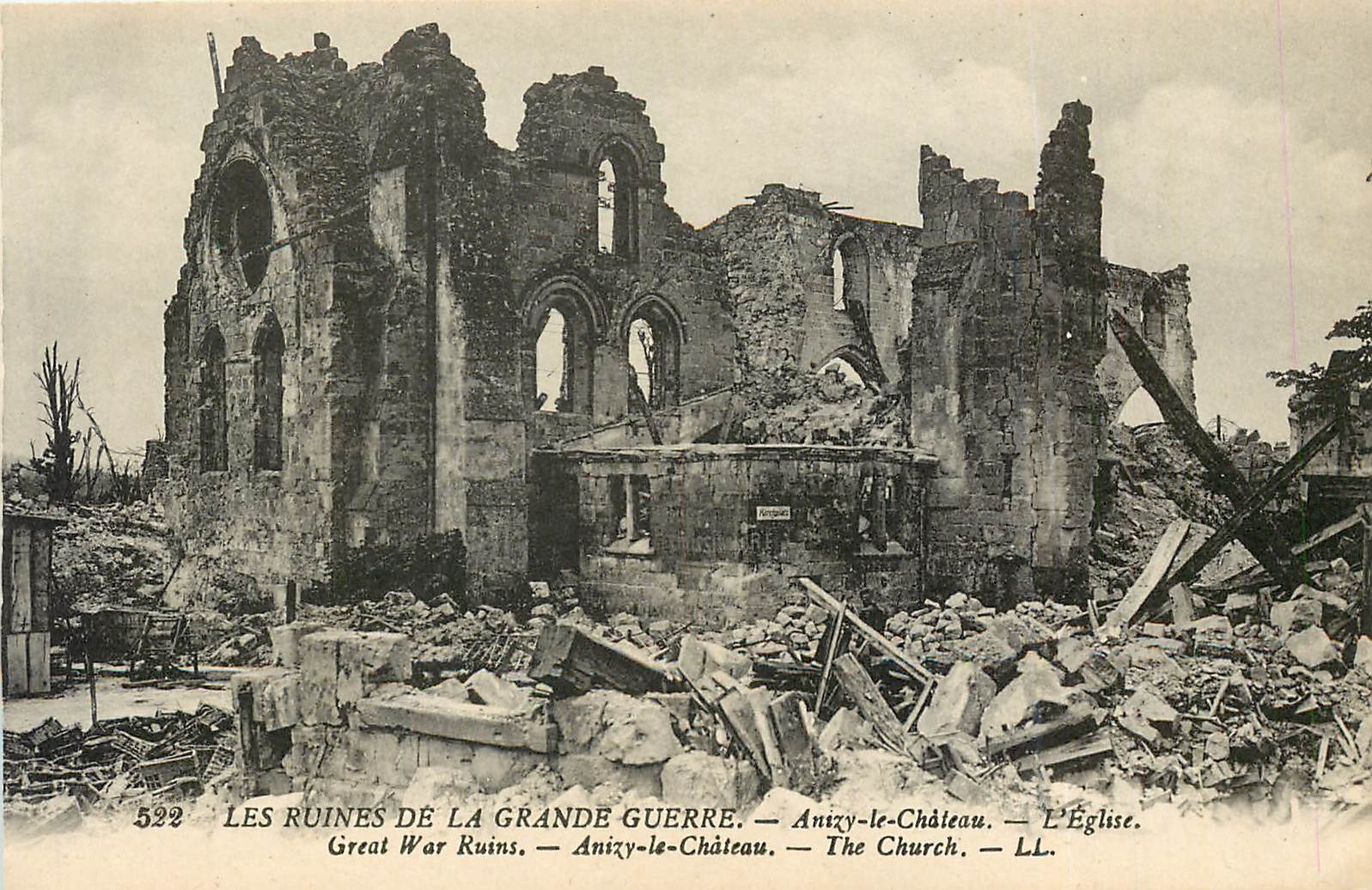 CPA Les ruines de la grande guerre Anizy le Château L'eglise