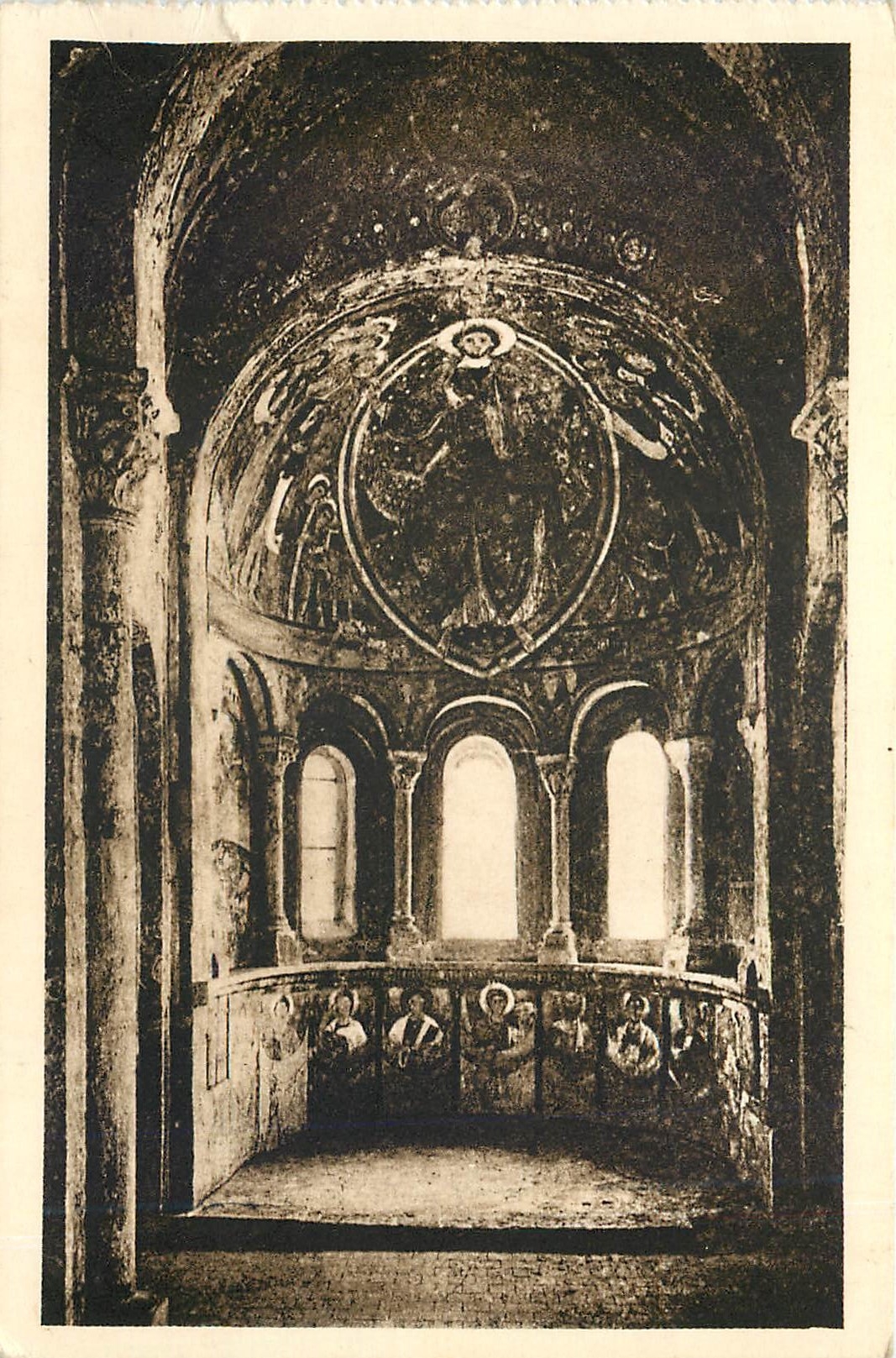 CPA Nerze la ville S et L Chapelle des moines de cluny ornees de peintures murales du temps de Sain 
