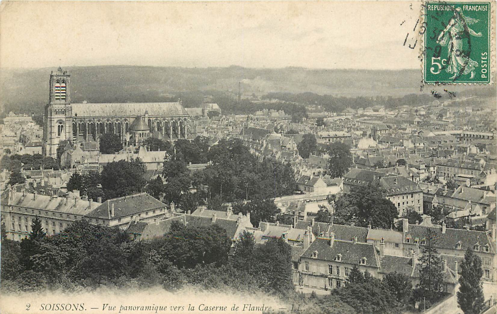 CPA Soissons  vue panoramique vers la caserne de Flandre