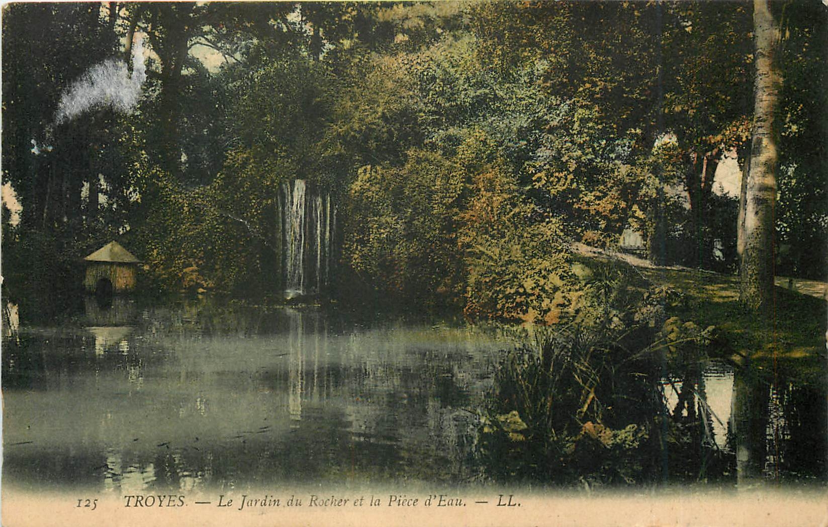 CPA Troyes le jardin du Rocher et la plce d'eau LL