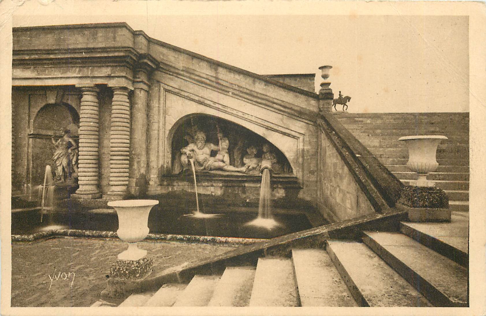 CPA la douce france Le chateau chantilly