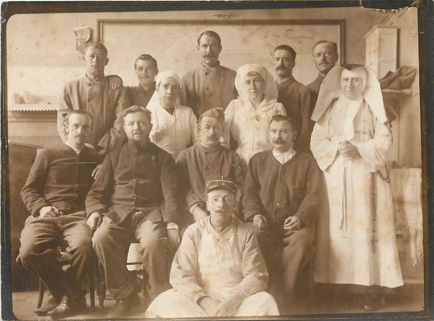 Photo Soldats Infirmiere Religieuse Militaria