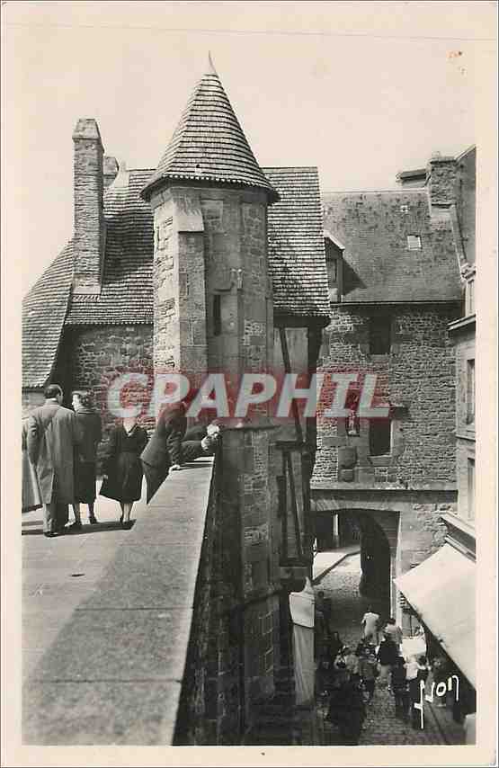 CPA Le Mont St Michel manche Sur les Remparts