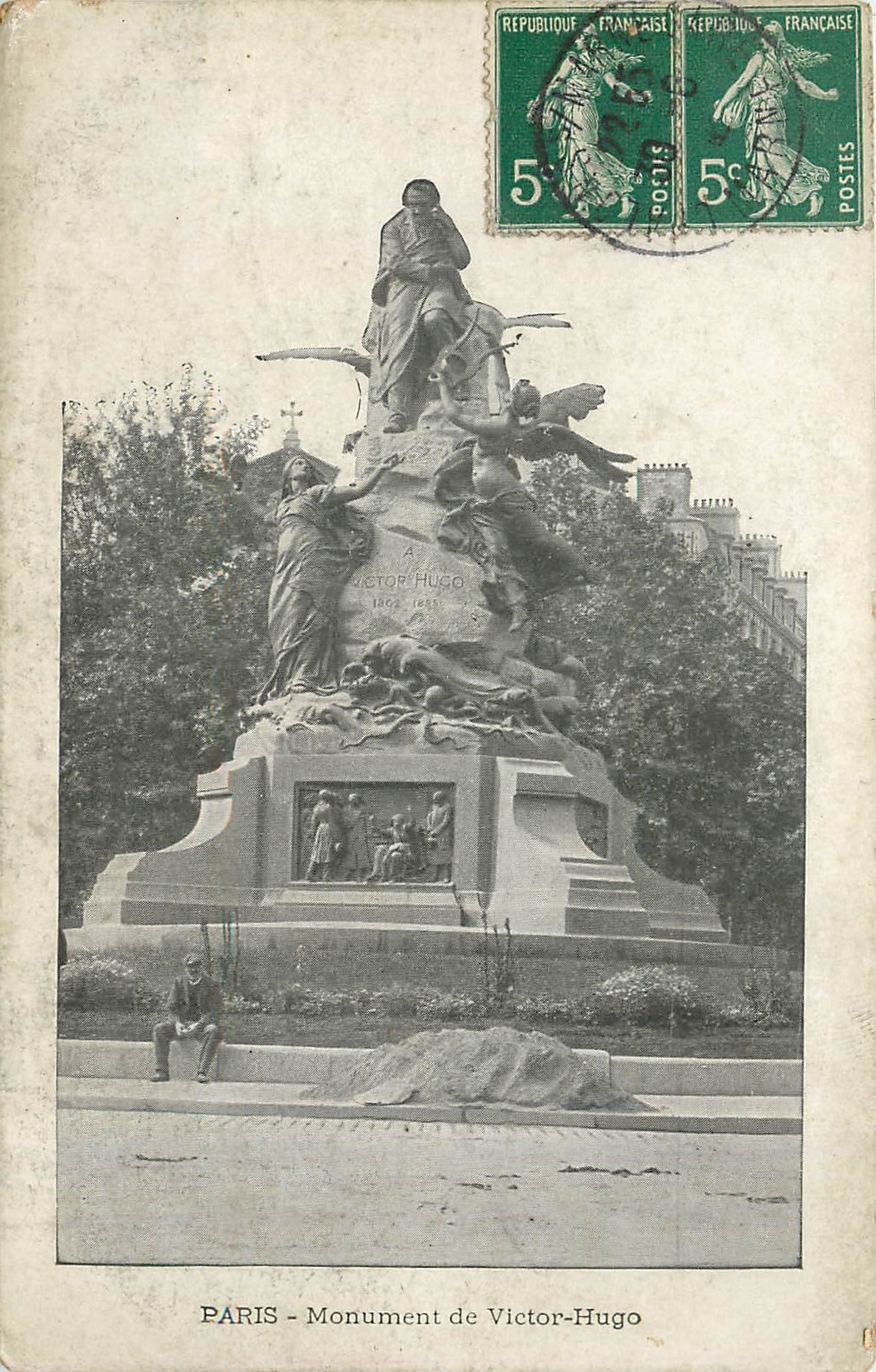 CPA Paris Monument Victor Hugo