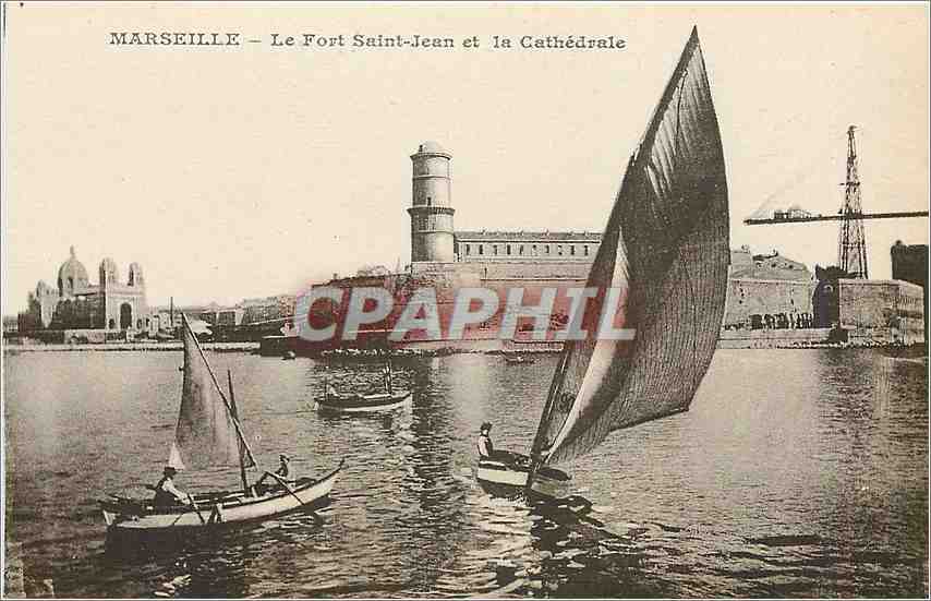 CPA Marseille le Fort Saint Jean et la Cathedrale Bateaux