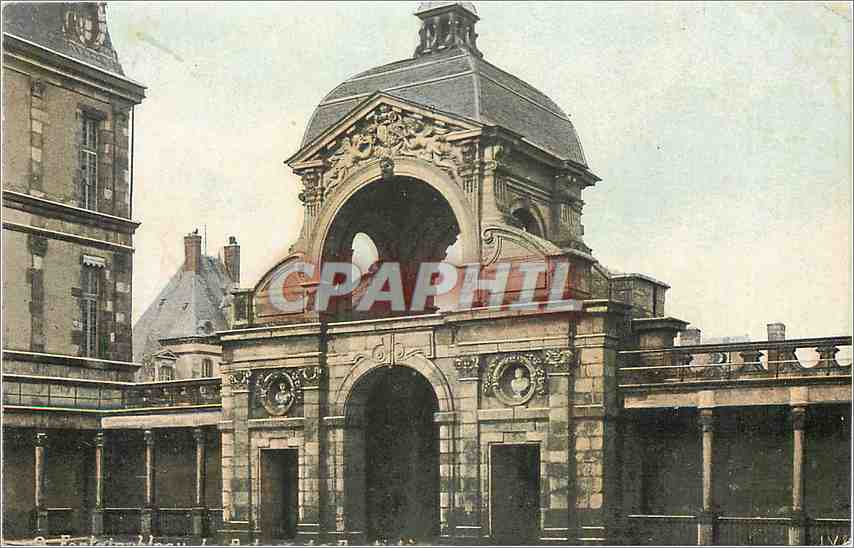 Porte de l'ancien Hôtel de Ville de Fontainebleau — éditeur L.V. & Cie, n° 172 - Recto