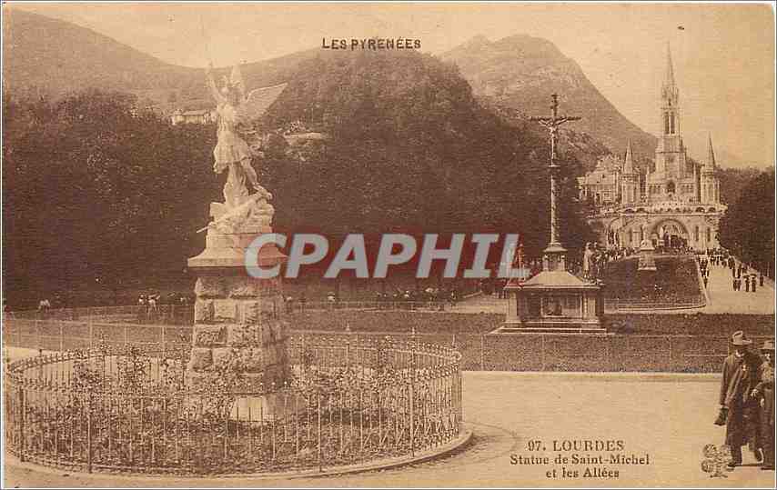 CPA Lourdes statue de Saint Michel et les Allees