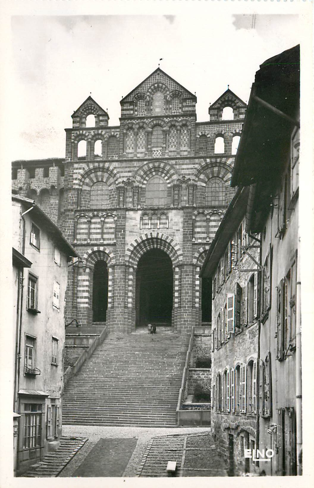 CPA Le Puy The Loire alt 630 Montee de la Cathedrale a laquelle par un grand escalier de 134  marche