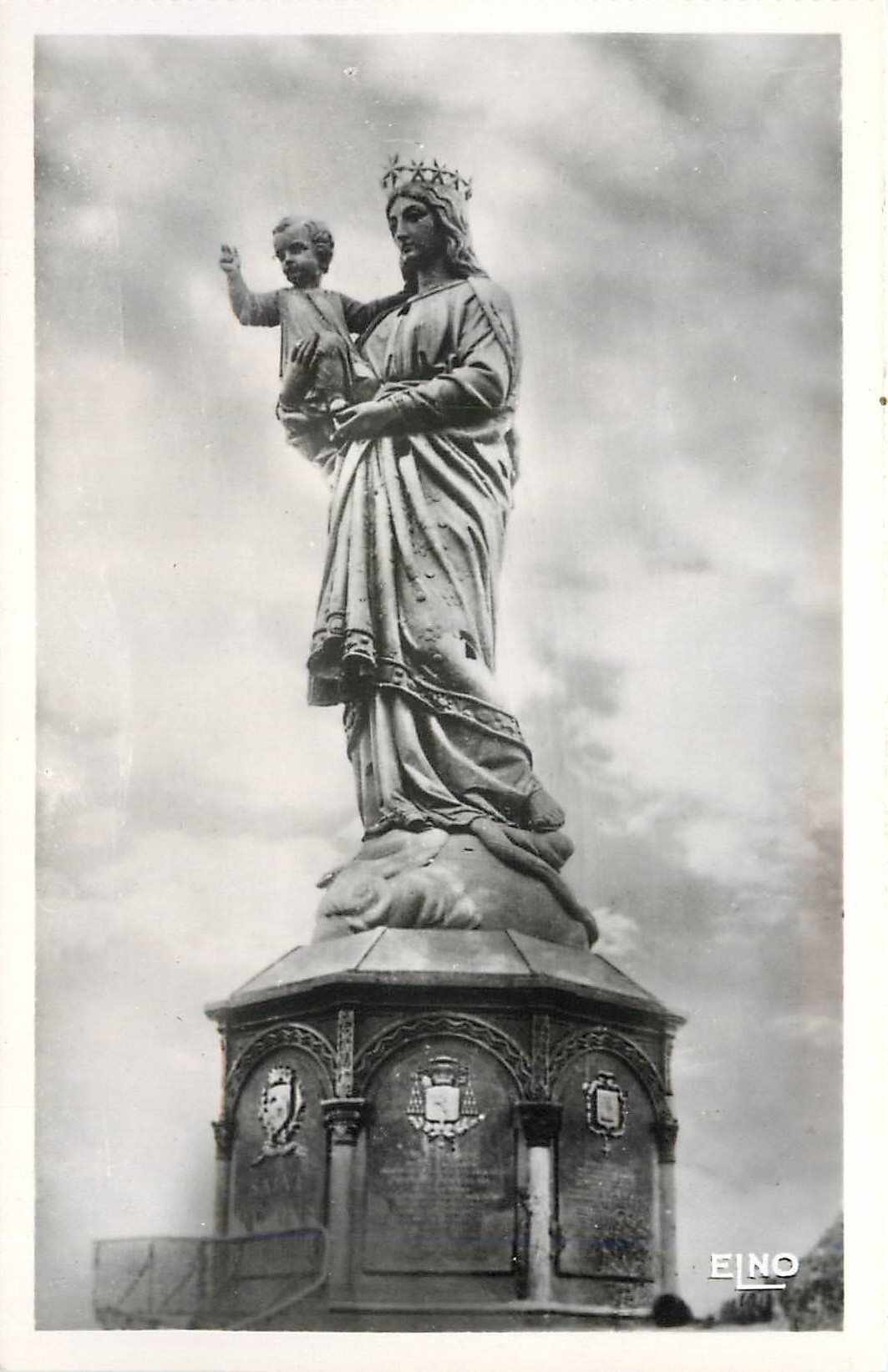 CPA le Puy The Loire alt 630m Statue Colossale de Notre Dame de France haueur 22m 70 perimetre 17m p