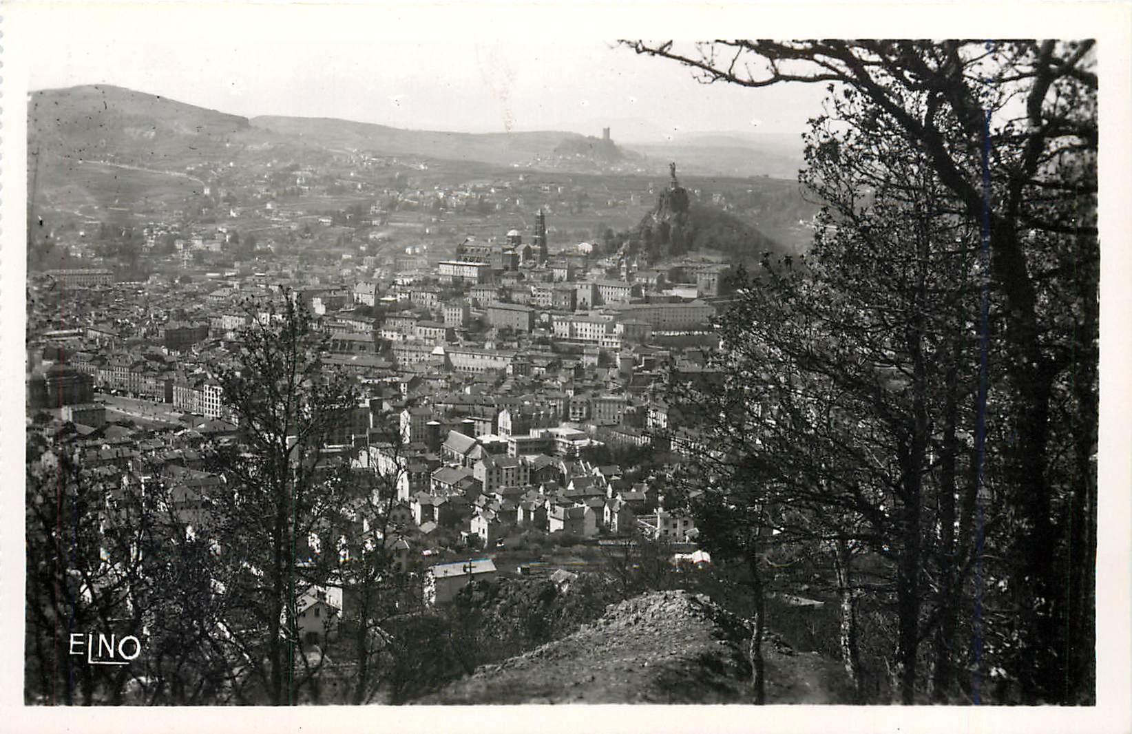 CPA Le Puy Hte loire alt 630 Vue generale prise de la Roche Arnaud. Pespective du Chateau de Poligna