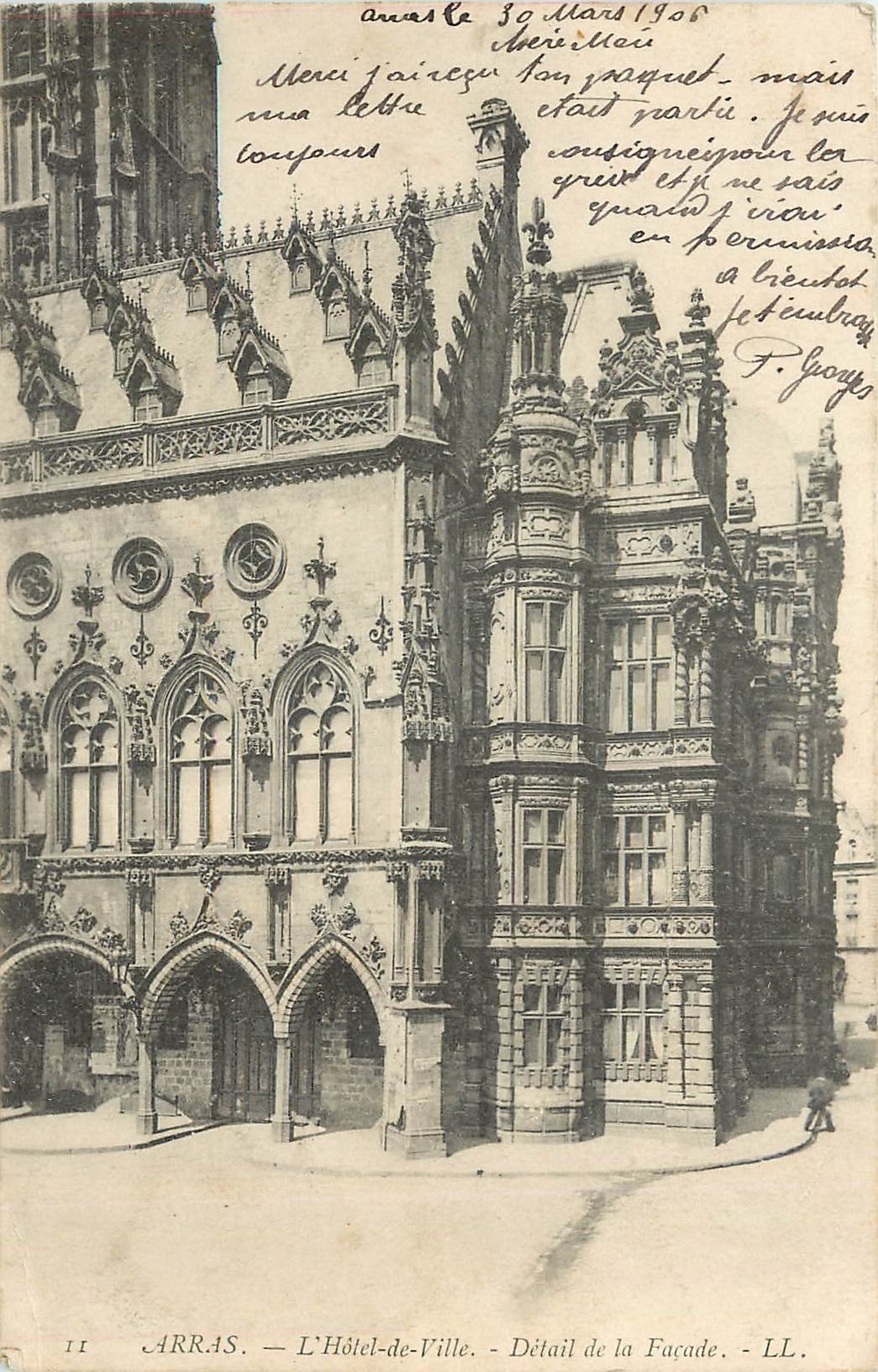 CPA Arras l'Hotel de ville Detail de la façade