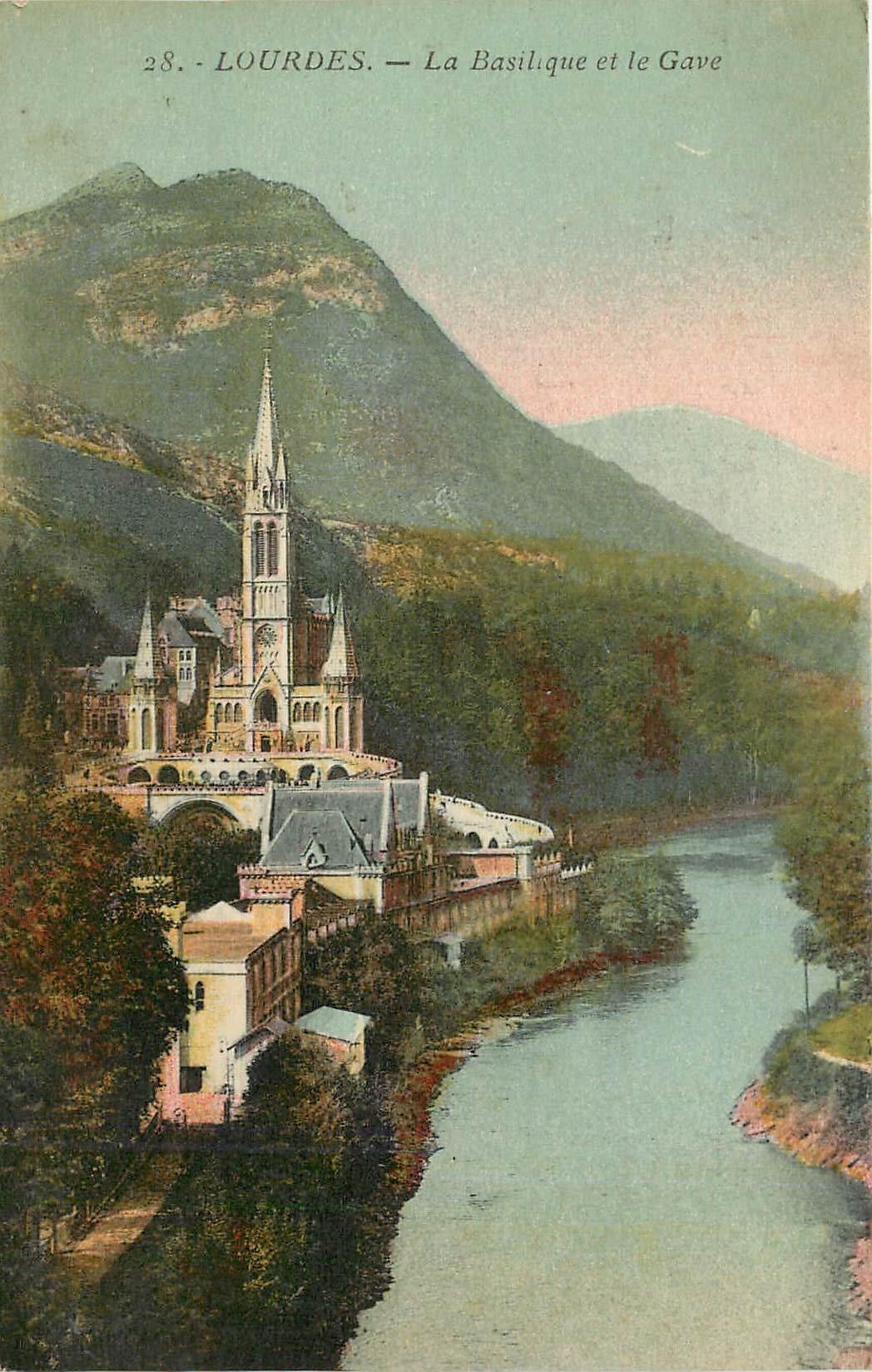 CPA Lourdes la Basilique et le Gave