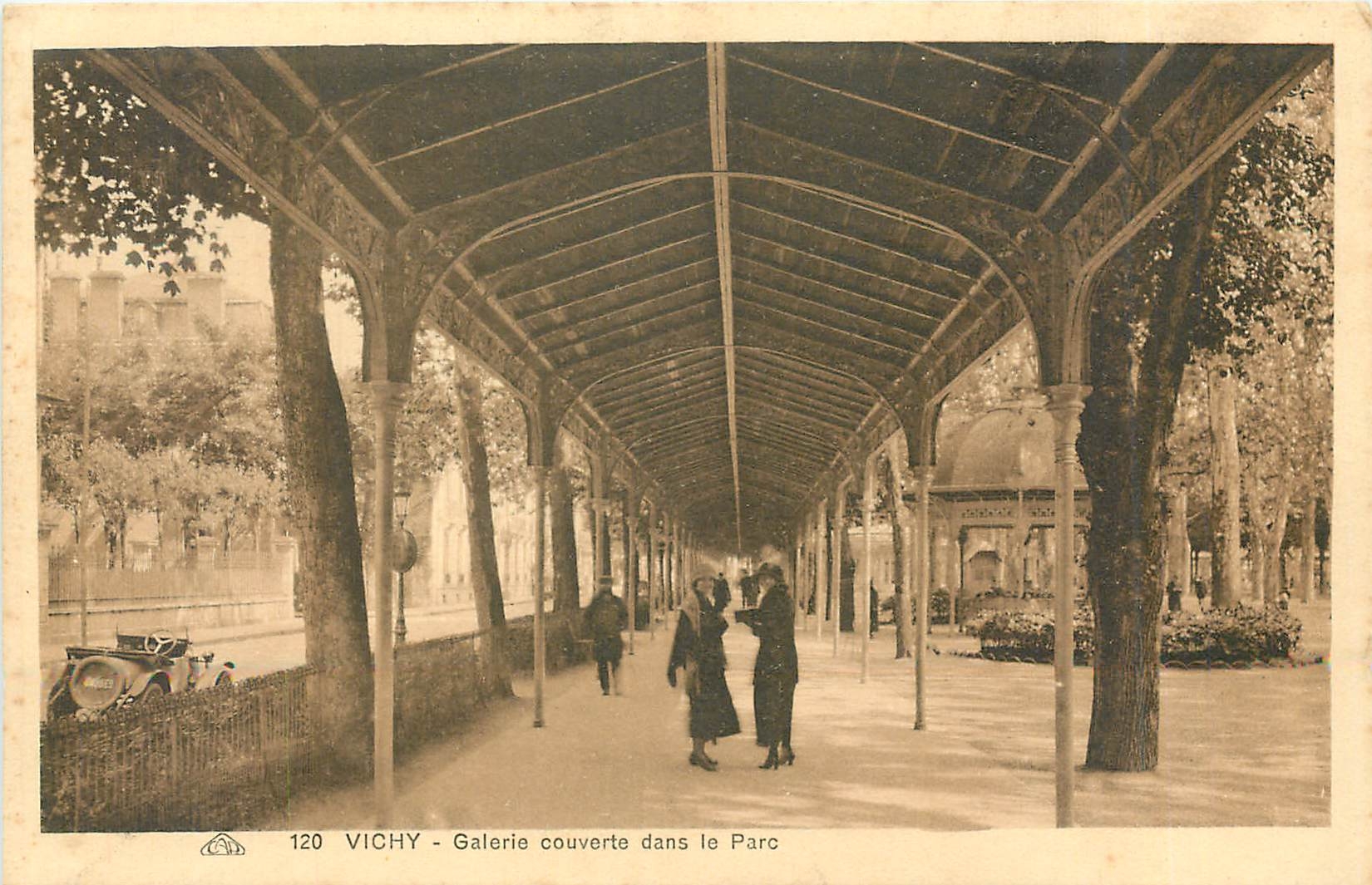 CPA Vichy Glerie couverte dans le Parc