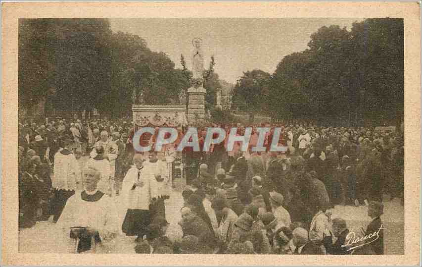 CPA Lourdes Procession du tres Sain Sacrement sur l'Esplanade PD