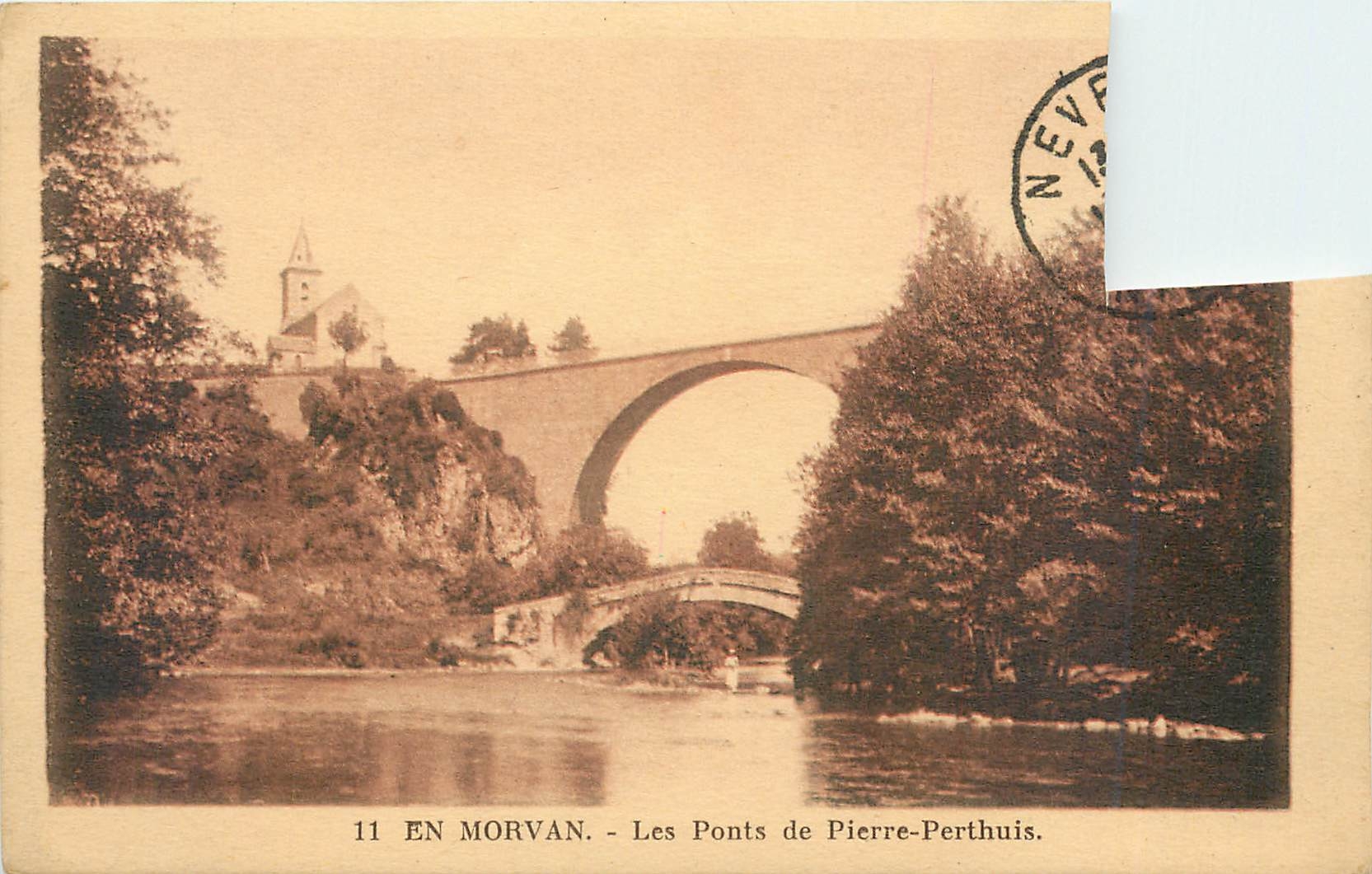 CPA En Morvan les ponts de Pierre perthuis