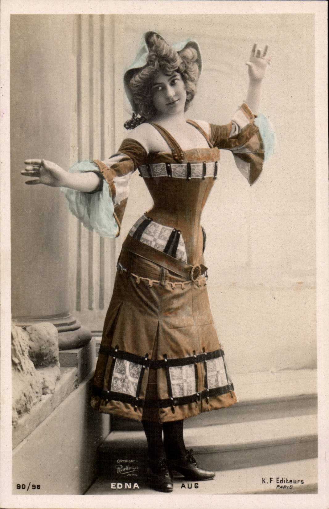 Edna Aug — ballerina in costume storico — K.F. Editeurs Parigi, n° 90/98