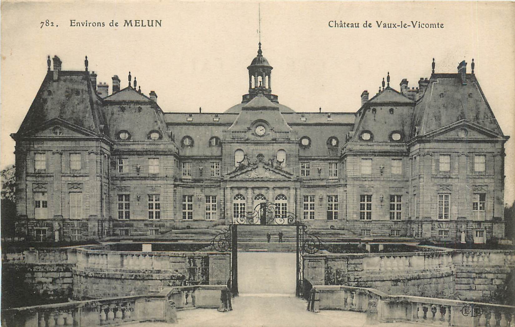 CPA environ de Melun château de Vaux-le-Vicomte