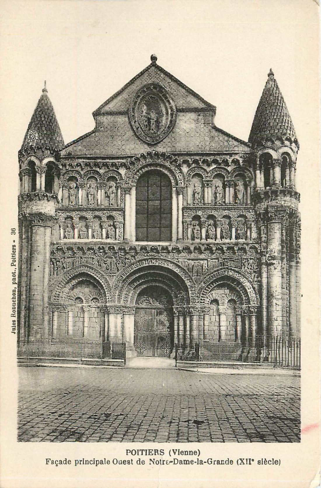 Poitiers (Vienne) — Façade principale Ouest de Notre-Dame-la-Grande (XIIe siècle) — Jules Rouchen, phot. Poitiers - 36