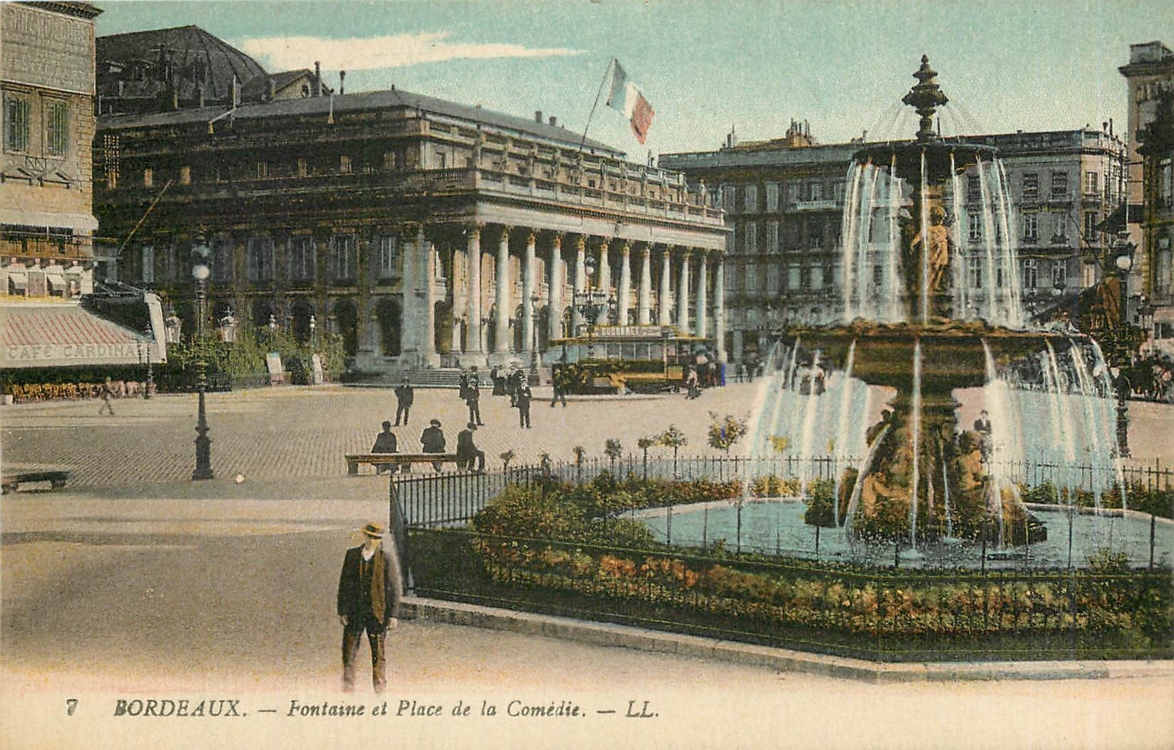 CPA Bordeaux Fontaine et plce de la Comedie