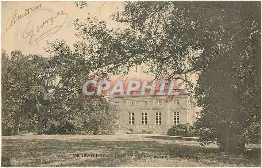 CPA Versailles Petit Trianon Facade sur le parc