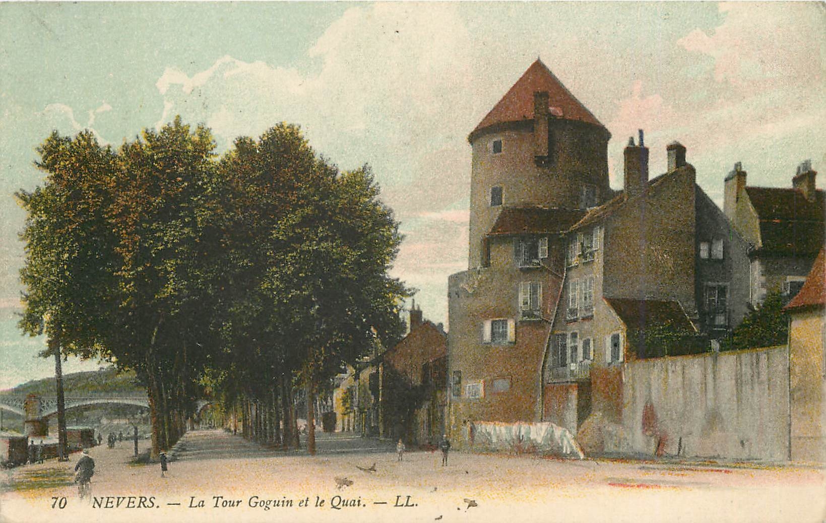 CPA Nevers La tour Goguin et le Quai