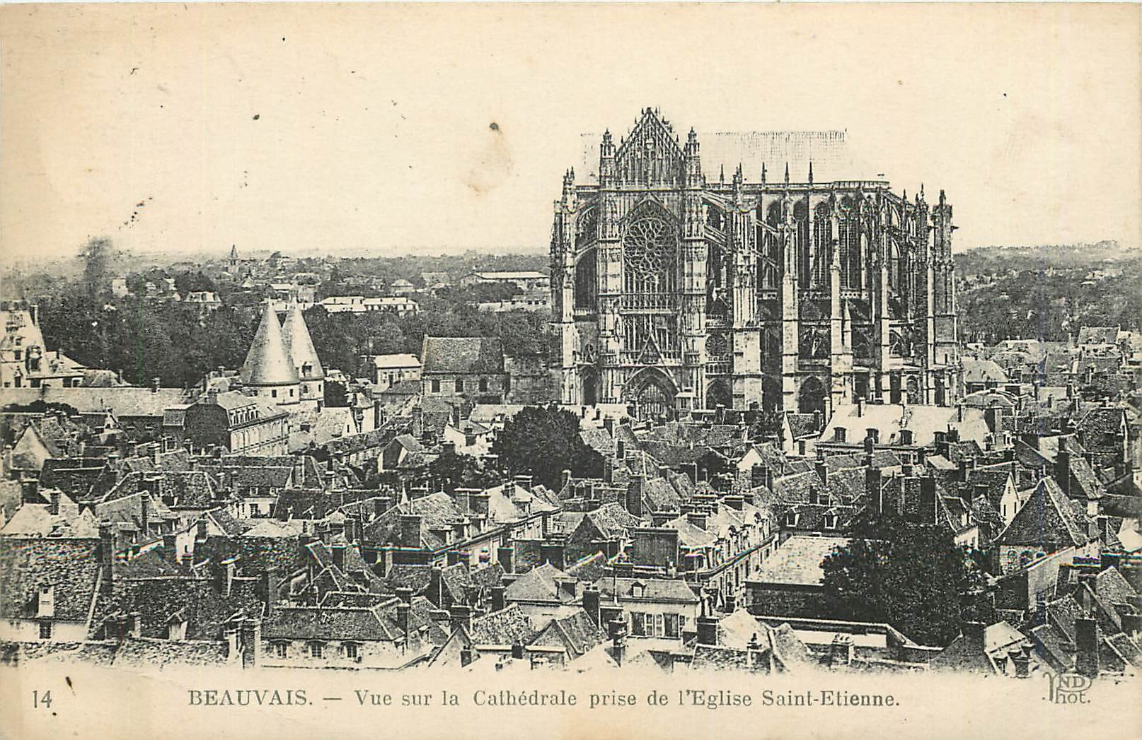 CPA Beauvais vue sur la cathedrale prise de l'Eglise  Saint Etienne