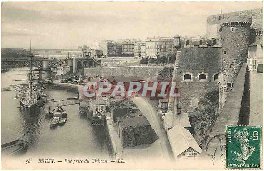 CPA Brest Vue prise du château Bateau