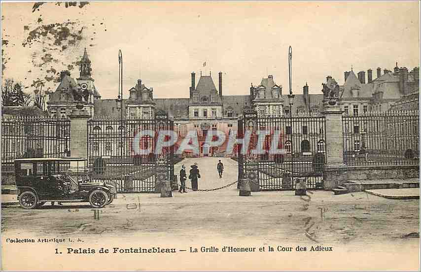 CPA palais de fontainebleau La grille d ' Honneur et la cour des Adieux