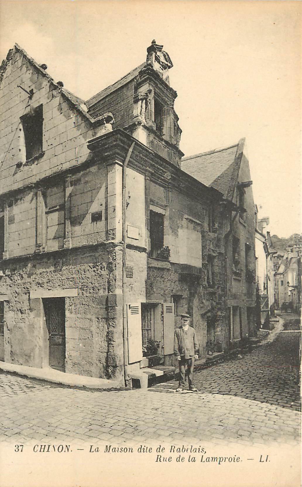 CPA Chinon La maison dite de Rabelais rue de la lamproie