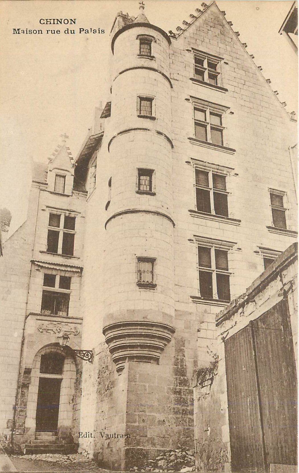 CPA Chinon Maison rue du palais