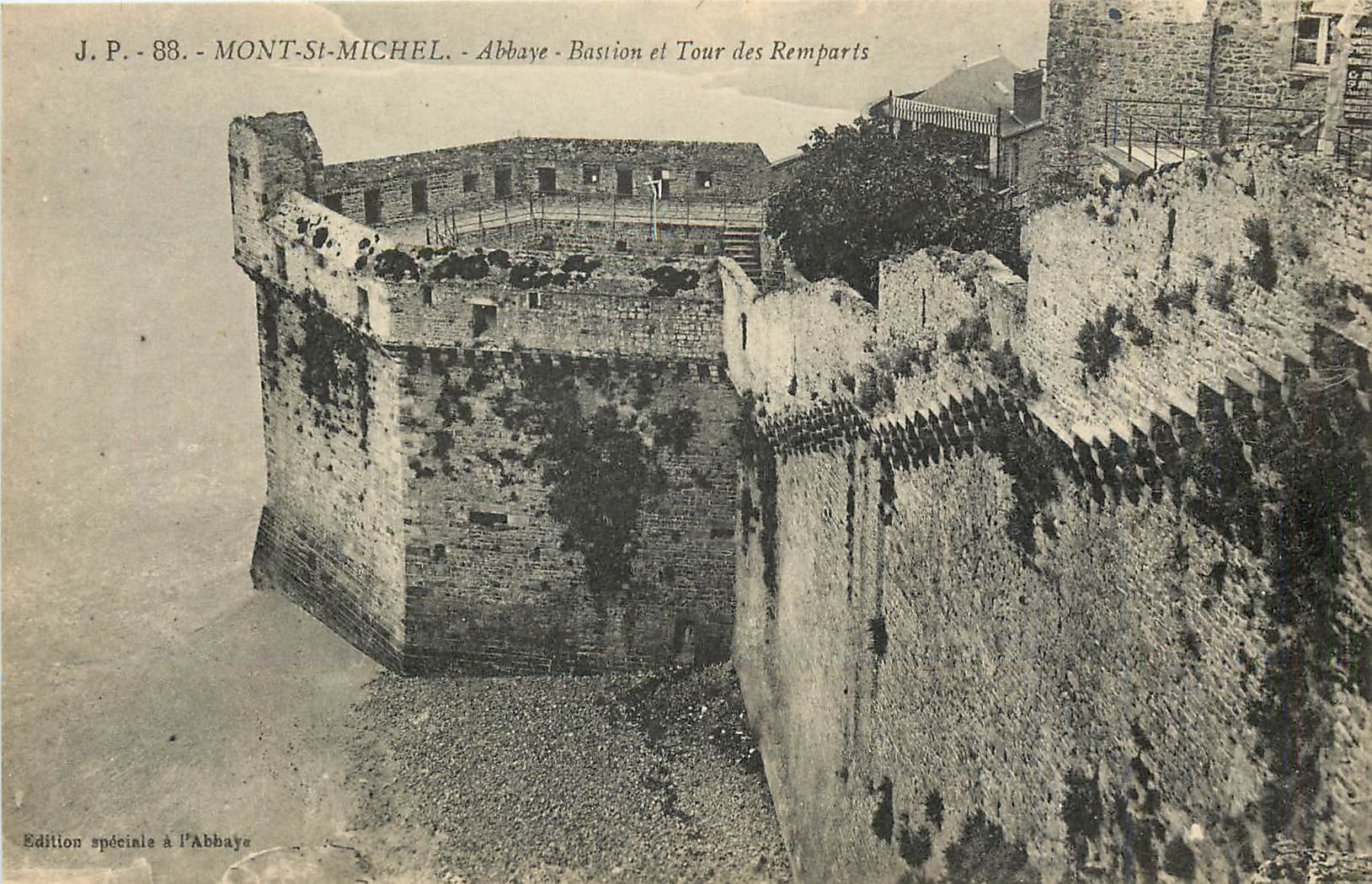CPA Mont St Michel Abbaye Bastion et Tour des Remparts