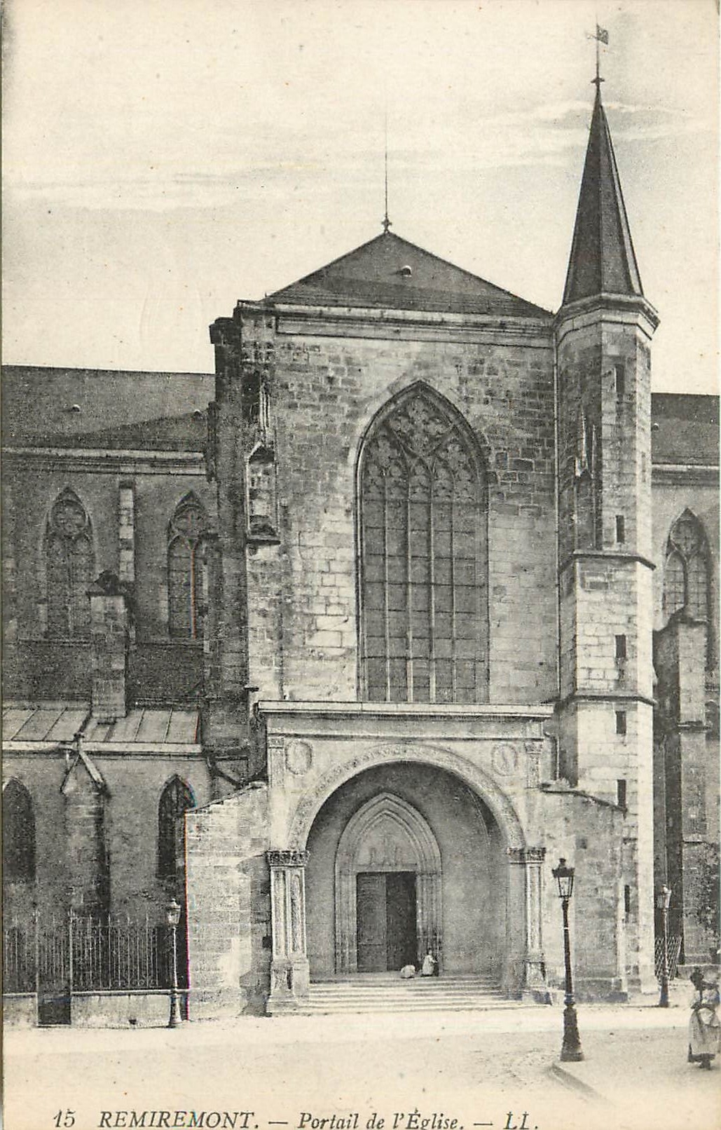 CPA Remiremont Portail de l'Eglise