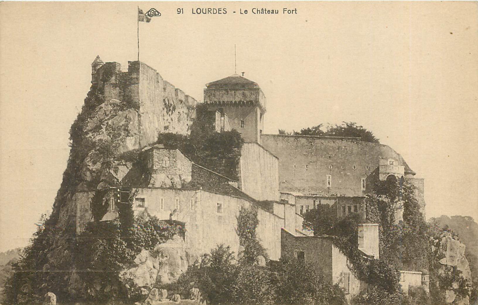 CPA Lourdes Le Chateau fort
