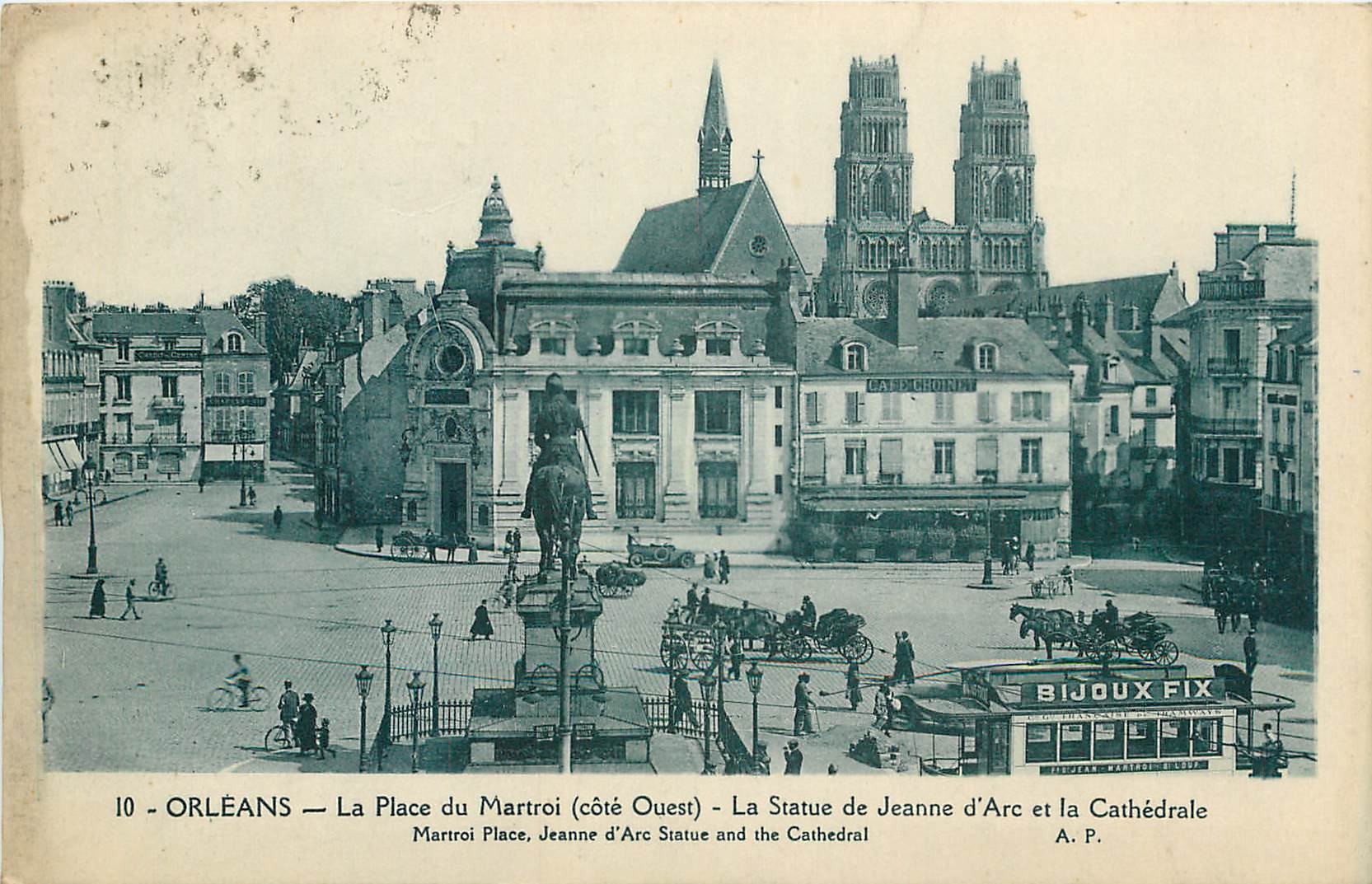 CPA Orleans la plce su mrtroi cote ouest la statue de jeanne d'Arc et la Cathedrale Tramway Bijoux F