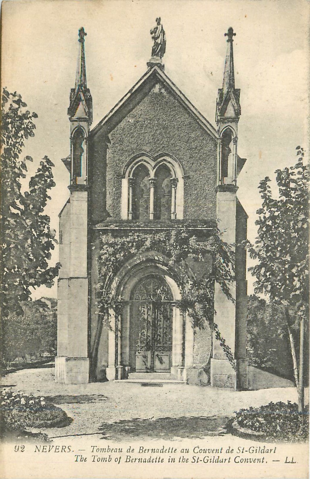 CPA Nevers Tombeau de bernadette au Couvent de St Gildart