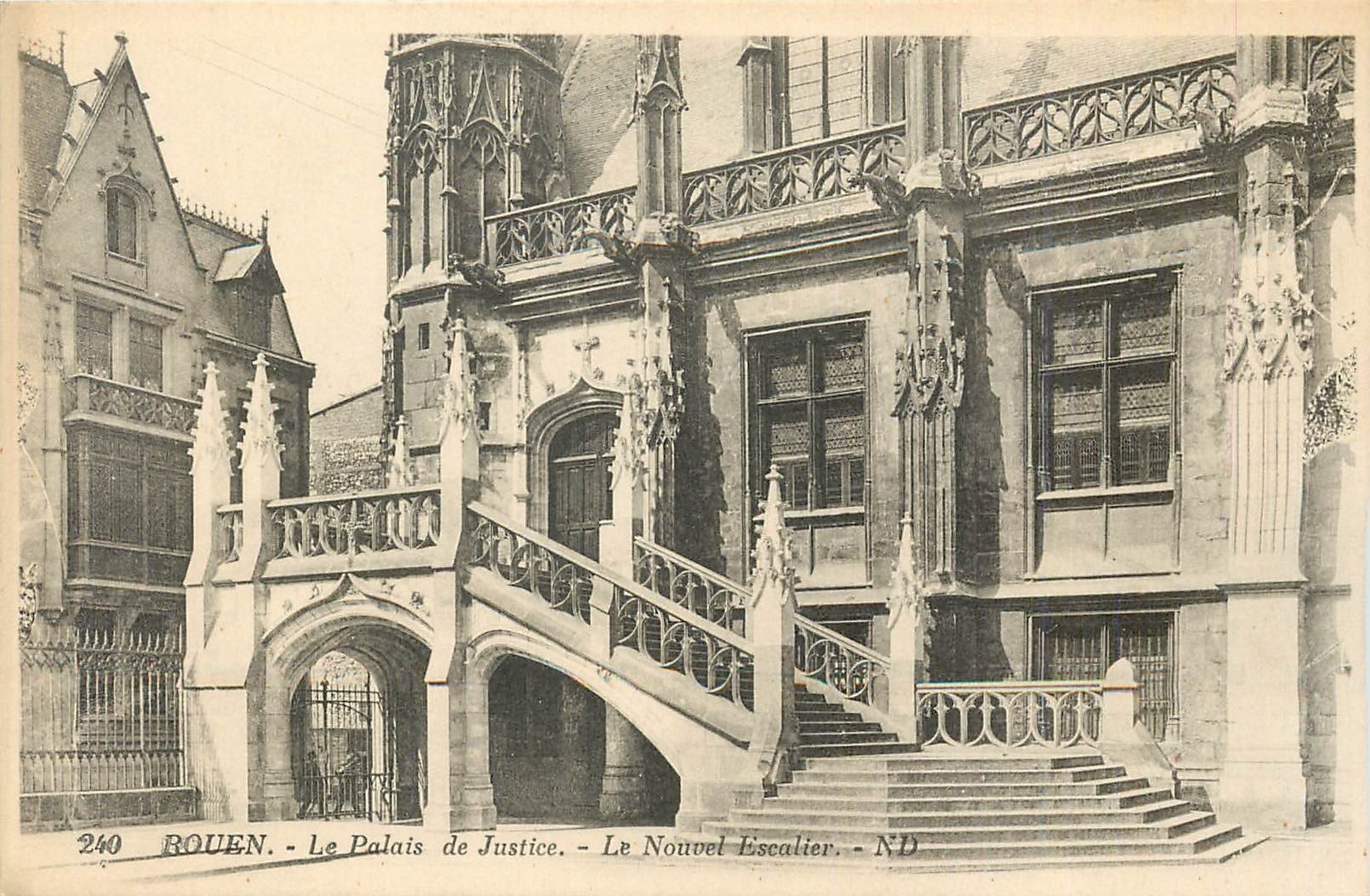 CPA Rouen le plis de justice le nouvel Escalier