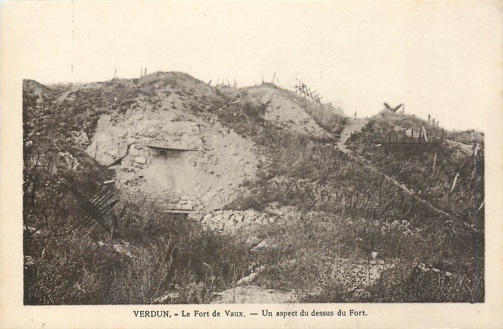 CPA Verdun Le Fort de vaux Un spect du dessus du Fort