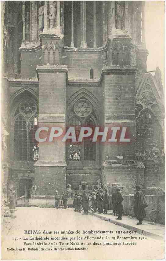 CPA Reims dans ses annees de bombardements 1914 1917 La cathedrale incendiee par les Allemands