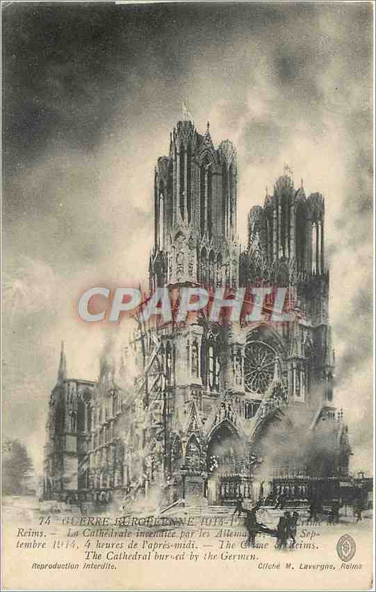 CPA Reims La cathedrale incendiee par les Allemands
