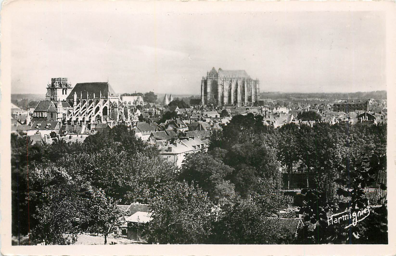 Beauvais — Vue générale — Cathédrale et Église Saint-Étienne — Édition E. Harmignies
