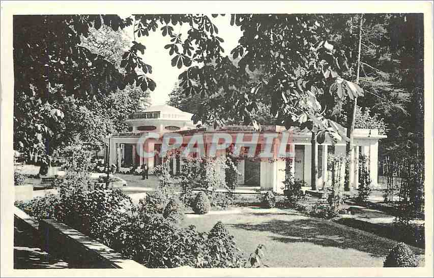 CPA Bagnoles de l'orne Paysage vers le Pavillon aux fleurs